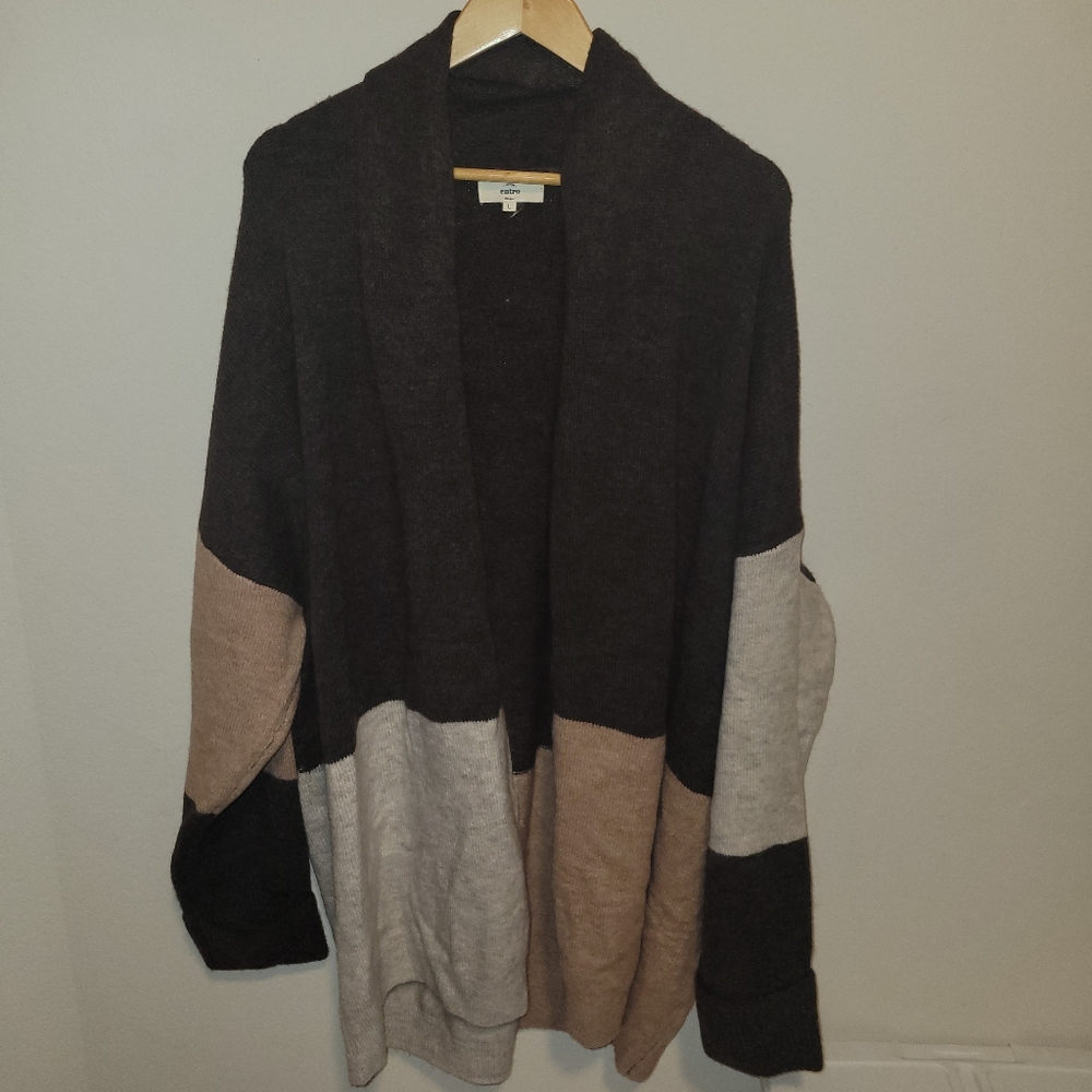 ENTRO (BOUTIQUE BRAND) neutral color block cardigan size large